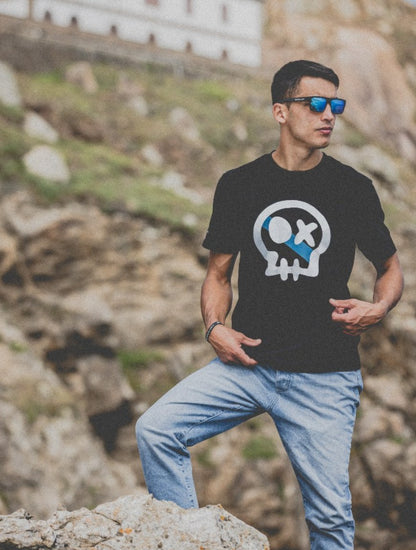 Camiseta RENS negra de Costa da Morte, chico en las rocas